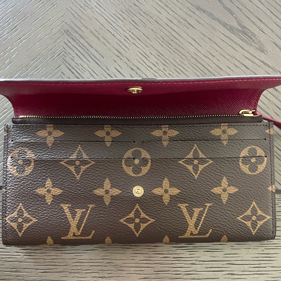 Louis Vuitton Emilie Wallet - Picture 4 of 16
